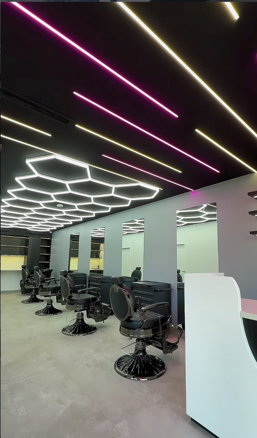 Barber giving a precision skin fade at Mr Pinks Barbers